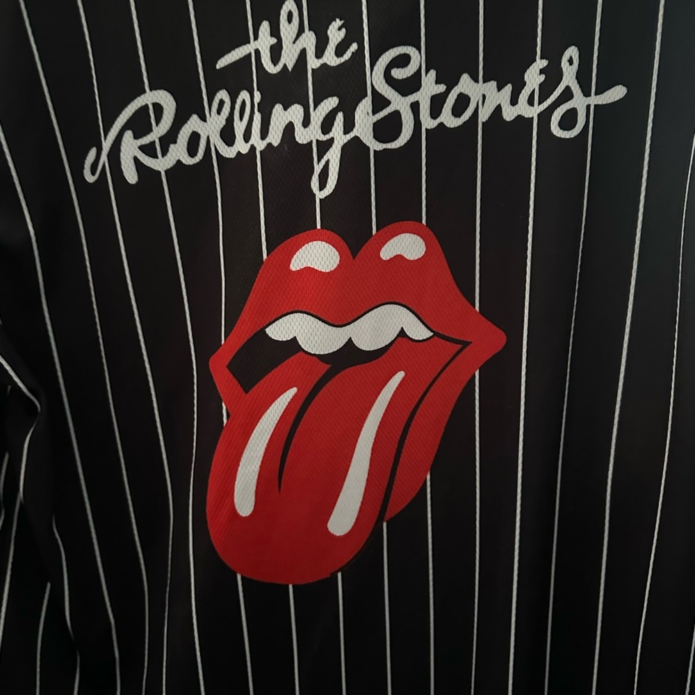 🌻🌻 3 for $18.00 The Rolling Stones Striped Lightweight Button up Shirt